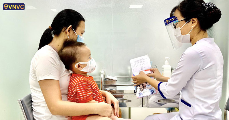 Tiêm vắc xin phòng cúm