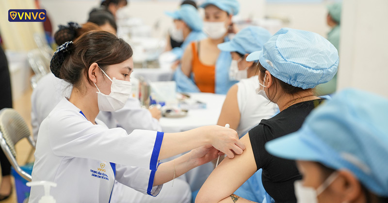 Doanh nghiệp đăng ký tiêm cúm cho công nhân