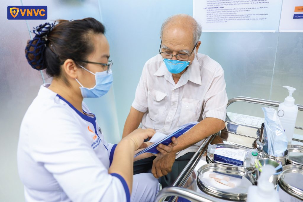 nguoi co benh man tinh can tiem vac xin cum