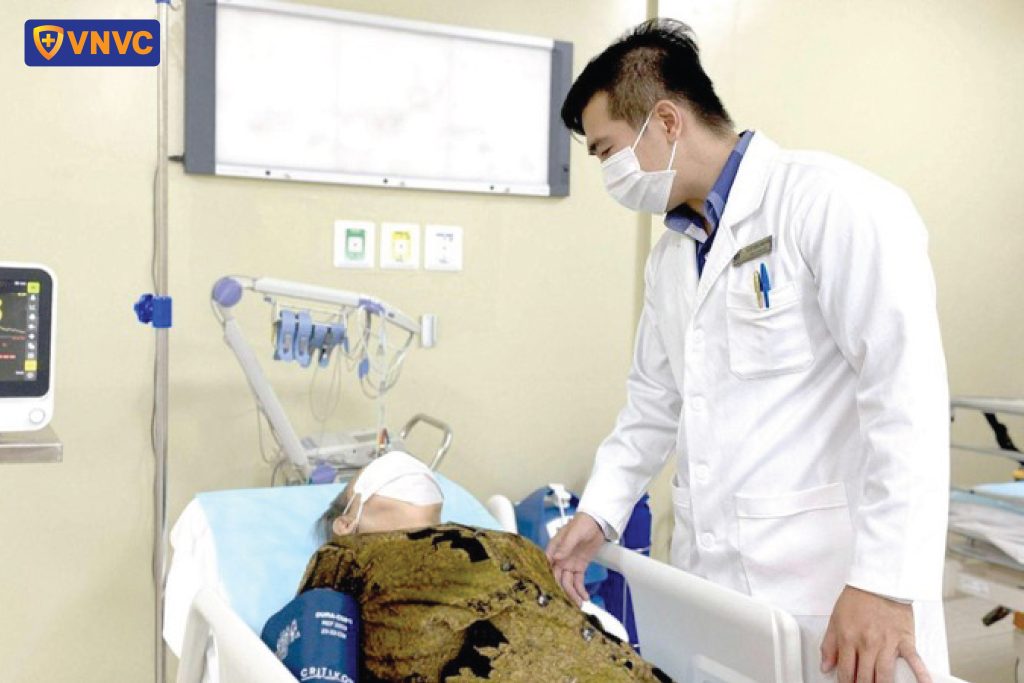 nguoi lon tuoi mac cum phai nhap vien